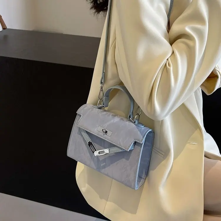 

2026 New Women's High-end Crossbody Bag Vintage Fashion Small Handbag Work Commute Shoulder Bag