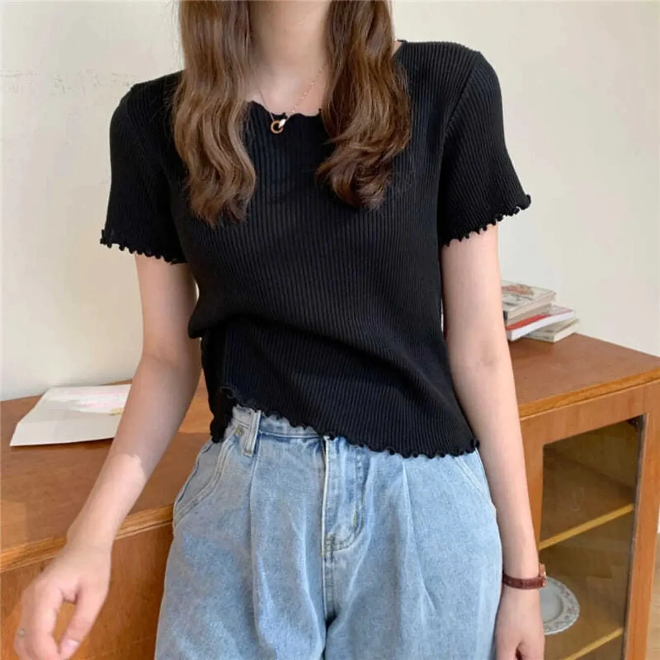 Women\'s Lettuce Trim Ribbed T-Shirt Knit Short Sleeve Crop Top Slim Fitted Vintage Wooden Ear Trim Slim Short Tee Spring Summer