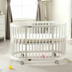 Ovale wieg Multifunctioneel grenen kinderbed Europees wit pasgeboren baby beweegbaar splitsbed