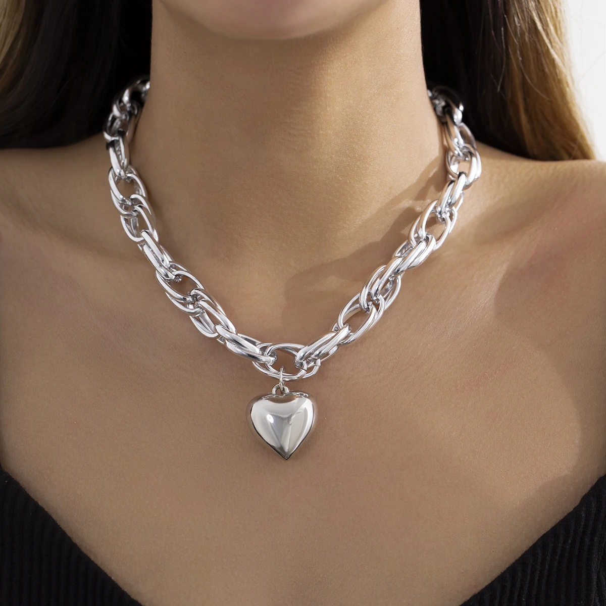 Hip-hopowy gruby łańcuszek krzyżowy z naszyjnikiem w kształcie serca dla kobiet Chunky Short Choker Necklace Collar 2022, modna biżuteria na szyi