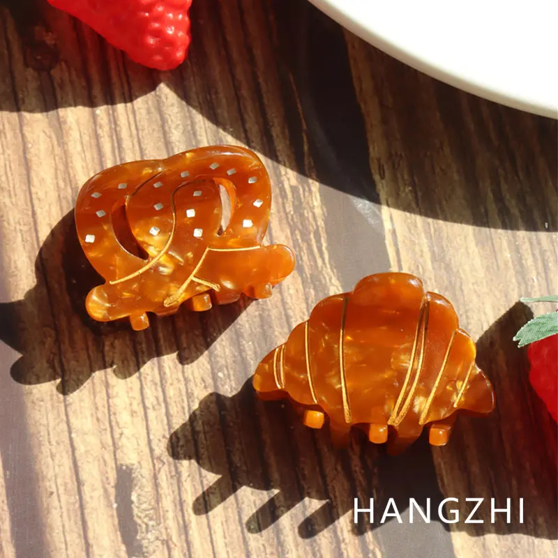 HANGZHI كرواسون صغير ريترو براون محظوظ Laugenbrezel القرش الشعر مخلب للنساء فتاة الإبداعية اكسسوارات للشعر أغطية الرأس هدايا #1