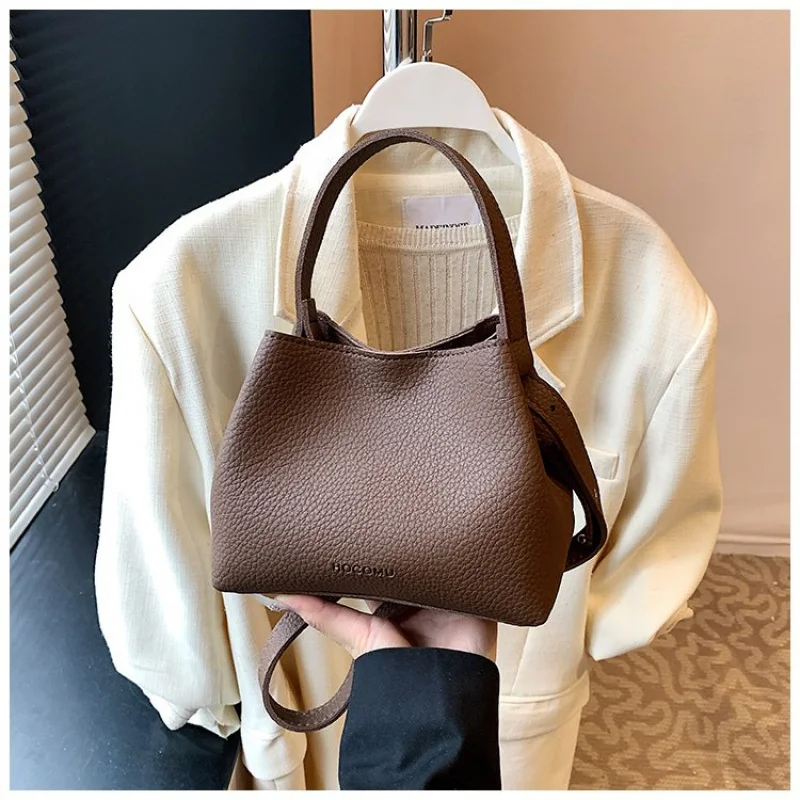 

Fashionable Ladies Messenger Bag Made Of Premium Leather Boasting Paris Casual Vintage Spacious Soft Neat Daily Look​