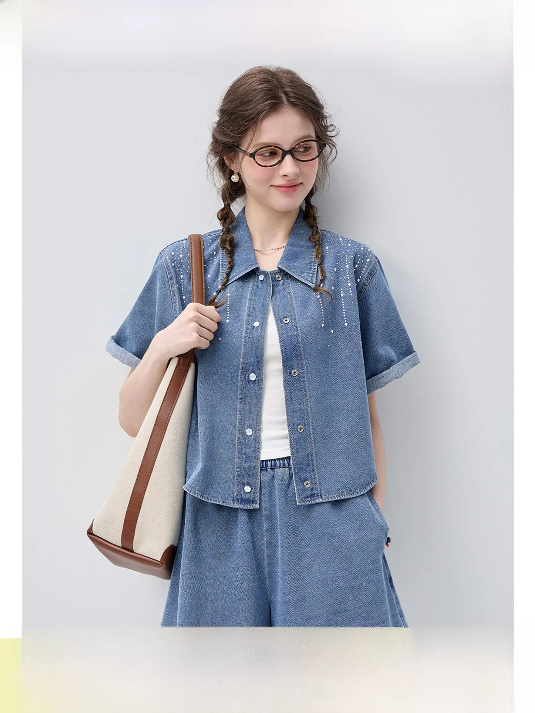 

Vega Chang Women's Fashion Set Summer 2026 High Waist Short Jeans with Rhinestones Short Sleeve High Waist Straight Leg Jeans