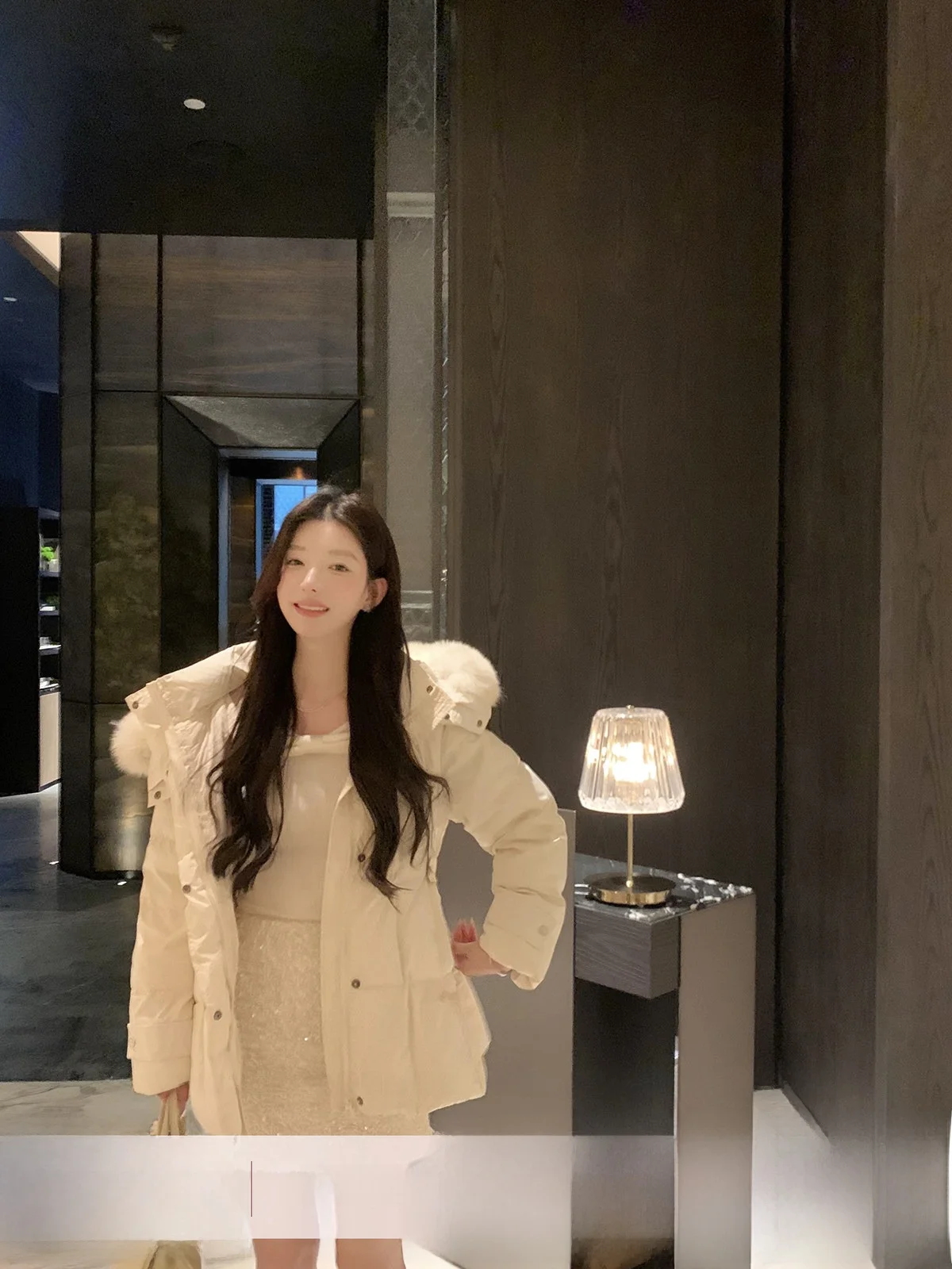 

YOLI Белая женская зимняя теплая куртка с меховым воротником и капюшоном, повседневное утепленное пальто с длинными рукавами, однотонное, для женщин