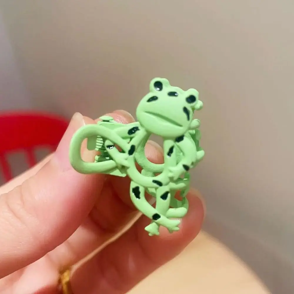 

Simple Animal Frog Claw Clips Hollow Alloy Green Frog Hair claw Hair Accessories Korean Style Metal Hair Clip Party