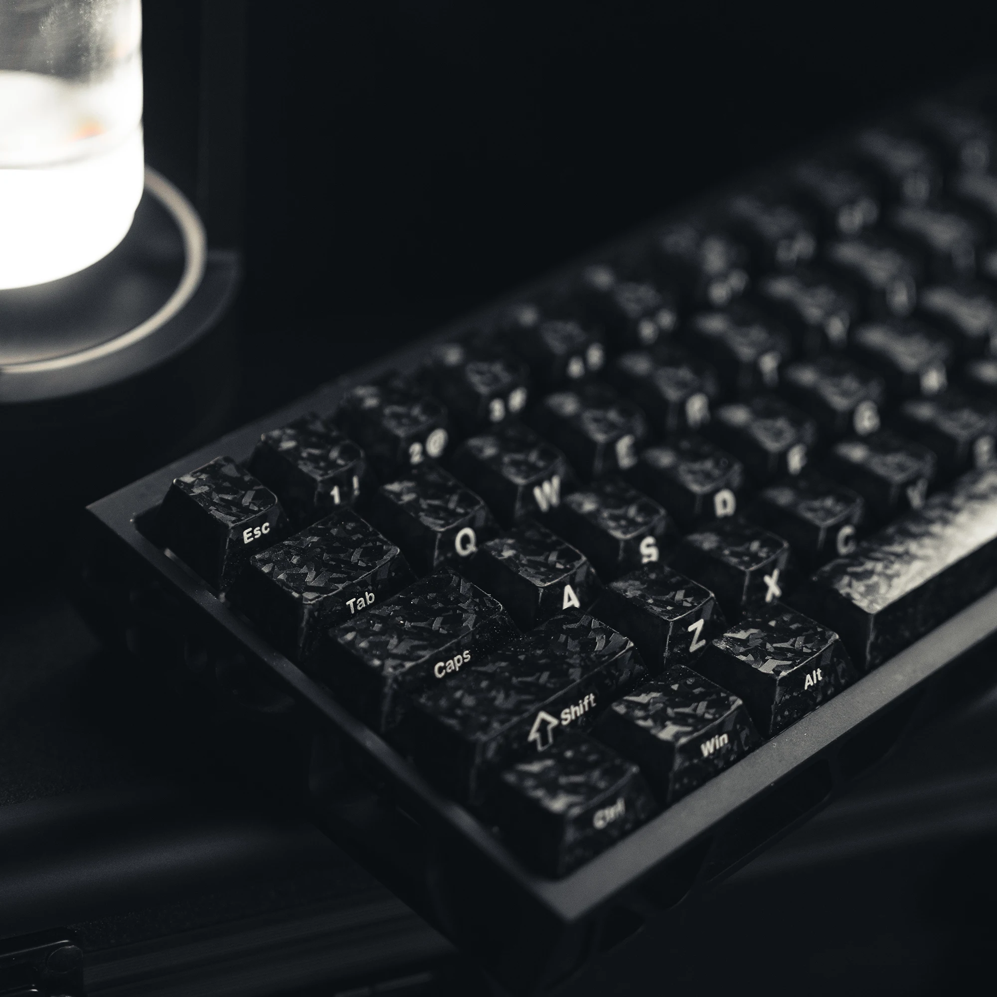 

Колпачки для клавиш Womier Black, 106 клавиш, PBT, с эффектом кованого карбона, профиль Cherry, с боковой печатью, для клавиатур с переключателями Cherry MX