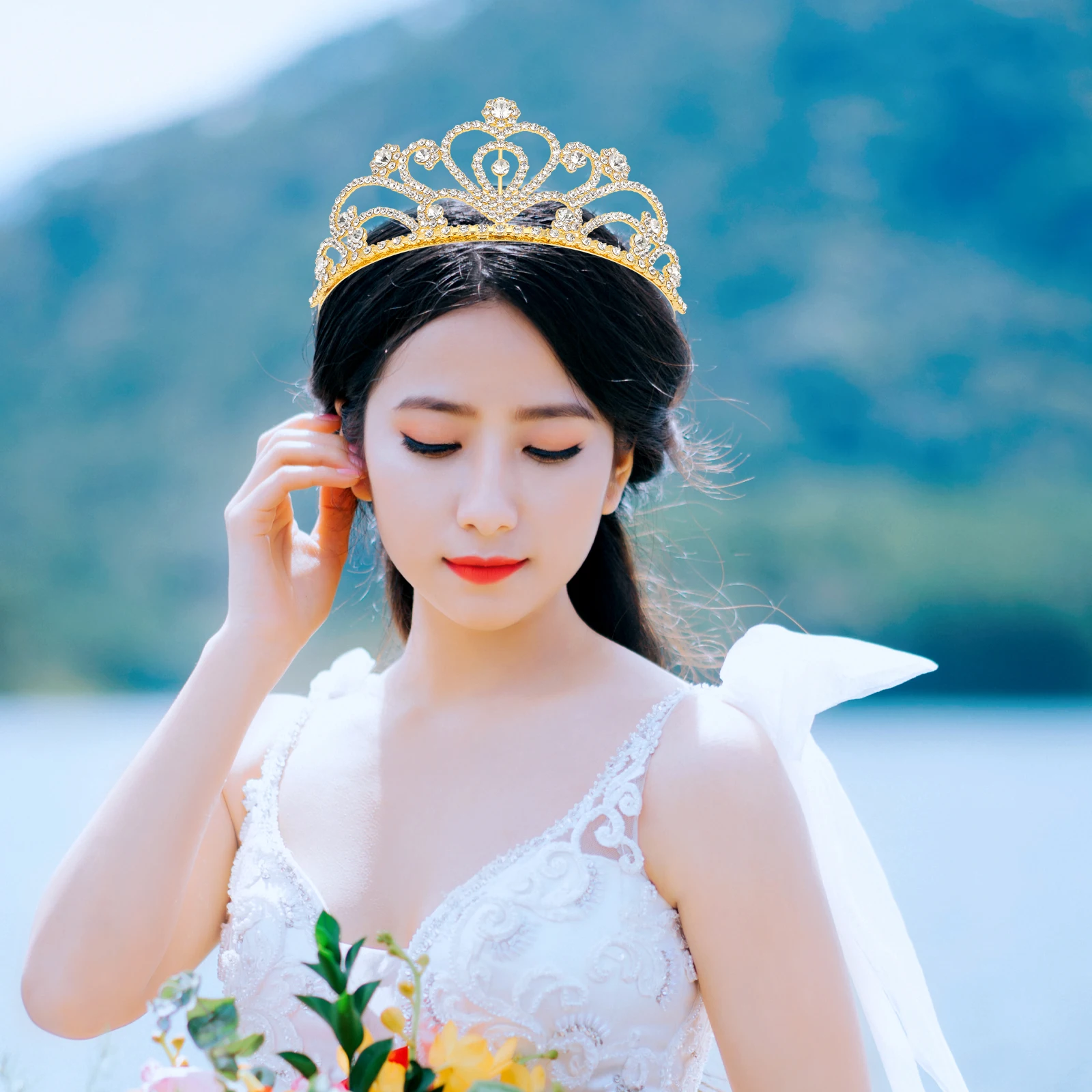 

Golden Bridal Crown Hair Accessory Shiny Bride Decor Metal Loving Heart Headdress Wedding Dress Tiara Prop Elegant Hairstyle