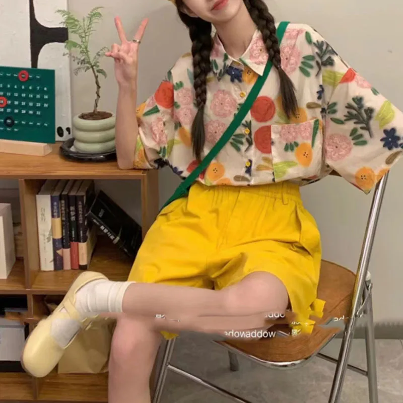 Camiseta de manga corta con bolsillos y botones para mujer, camisa holgada informal con estampado sencillo, estilo de vacaciones, novedad de verano