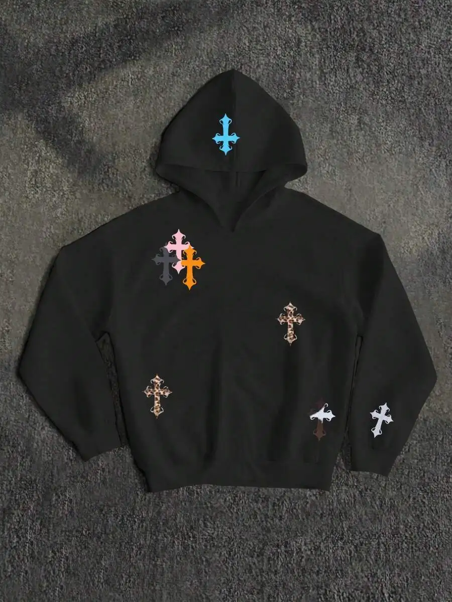

Черное худи оверсайз с разноцветной вышивкой крестиком, со спущенным плечом, свободного кроя