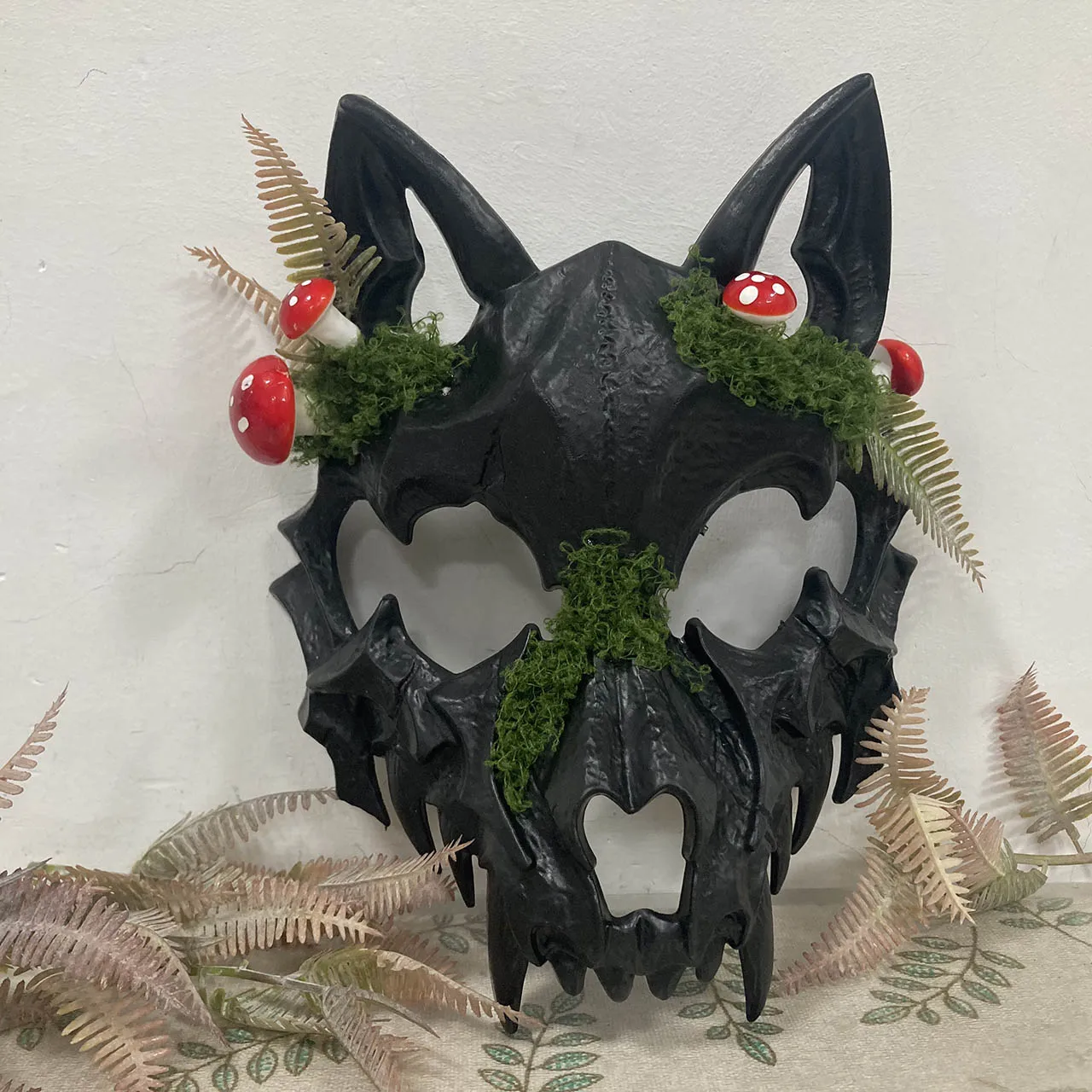 

Маска с черепом волка с моховым красным грибом и заколками для волос в виде гриба черного цвета, полный косплей, Хэллоуин, Ренессанс Херд
