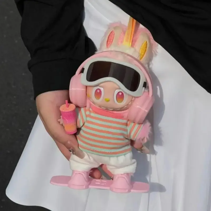 

Одежда для куклы Labubu 15/17 см Gen 1-3, милый Радужный розовый комбинезон, комплект с наушниками и подвесными аксессуарами для одежды