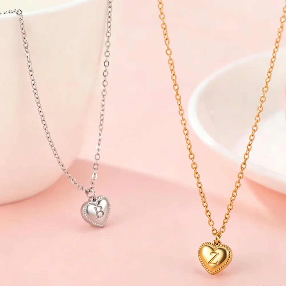 CoolTime Custom Sweet Heart Damen-Halskette mit Namensbuchstaben, goldfarben, Edelstahl, personalisiertes Geschenk zum Jahrestag für die Mutter – Detail 7