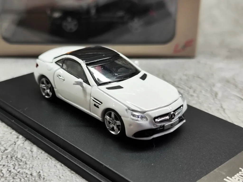 Diecast LF 1/64 Scale Mercedes-Benz SLC Sports Car Four-door Full Open Collectible Alloy Car Model Collectible Toy Gift Display