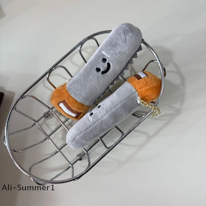 【E】Saw brinquedo de pelúcia chaveiro ferramenta dos desenhos animados macio pelúcia boneca pingente chaveiro do carro mochila saco decoração presente do miúdo