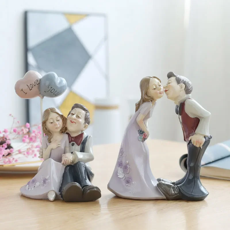 Cartoon Couple Resin Statue Art Ornaments Valentine's Day Wedding Gift Home Room Bedroom Decoration Abstract Character Sculpture