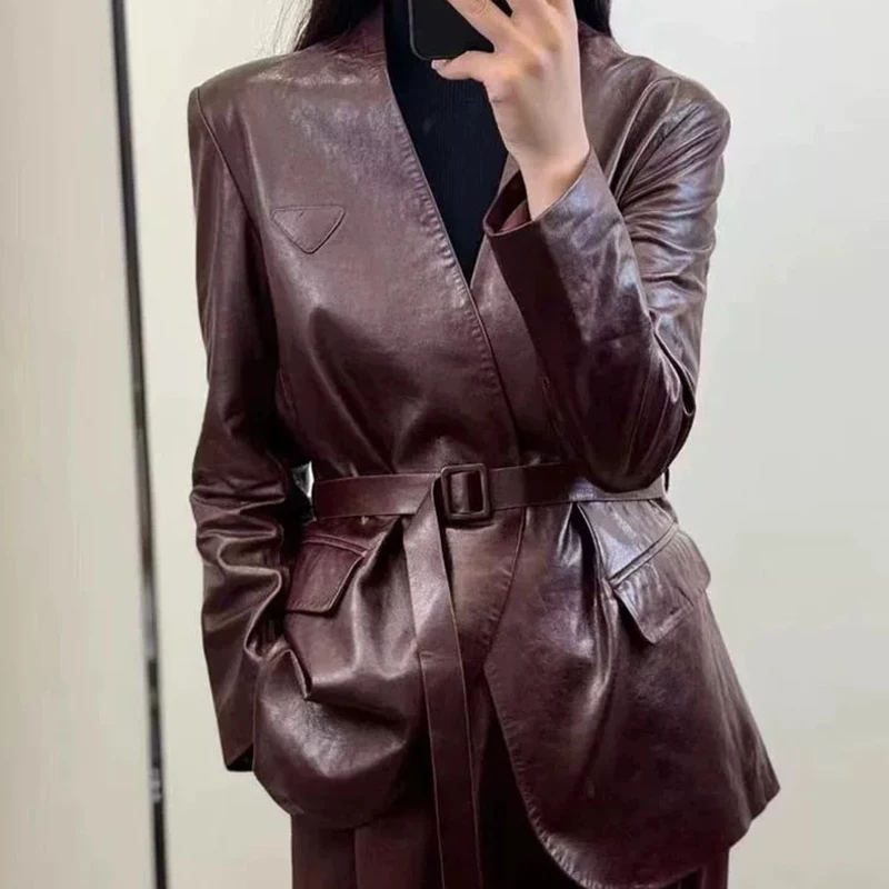 Giacca in vera pelle bordeaux da donna in pelle di pecora conciata al vegetale con scollo a V cintura chiusura in vita cappotto da abito di media lunghezza slim fit Chaqueta