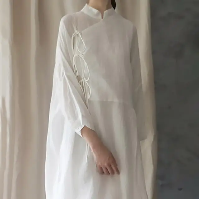 Sukienka cheongsam w stylu chińskim, ulepszona wersja, biała, luźna, w stylu vintage, z bawełny i lnu, na lato i wiosnę 2026 dla kobiet.