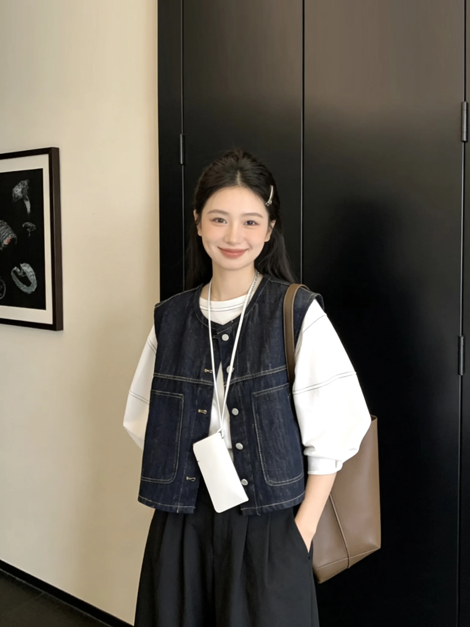 

Ретро-корейский джинсовый жилет для женщин, модная верхняя одежда для многослойных образов, новинка весны, большие размеры, с круглым вырезом и пуговицами