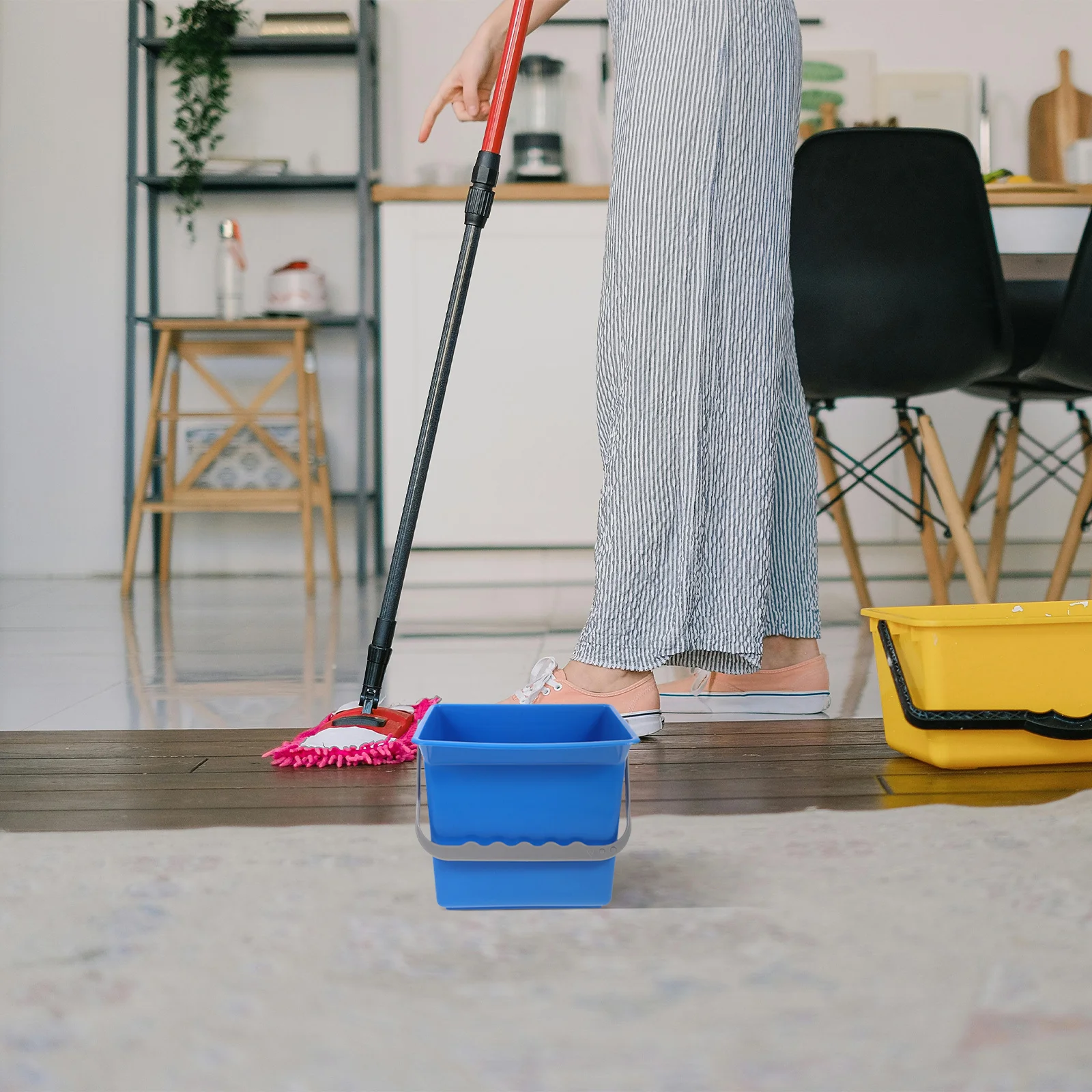 

Car Trash Bin Large Capacity Bucket with Handle Spout for Cars Suv Cleaning Supplies Trash Can with Graduated Scale