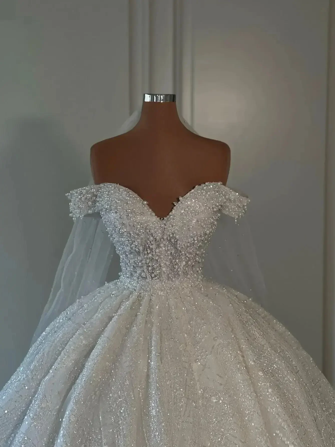 Customized Luxury Sparkling Ball Dress Sweetheart Off Shoulder sequin Decal Wedding Dress A-line Palace Training Bride Dress
