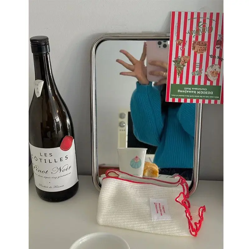 Badezimmerspiegel aus Edelstahl, hochästhetischer quadratischer Schlafzimmer-Kosmetikspiegel für den Schreibtisch, Make-up-Wandmontage