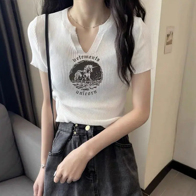 Ice Silk Knit Base Shirt Short V-neck Short Sleeve T-shirt Women's Spring Summer 2024 New Design Sense Hot Girl Top