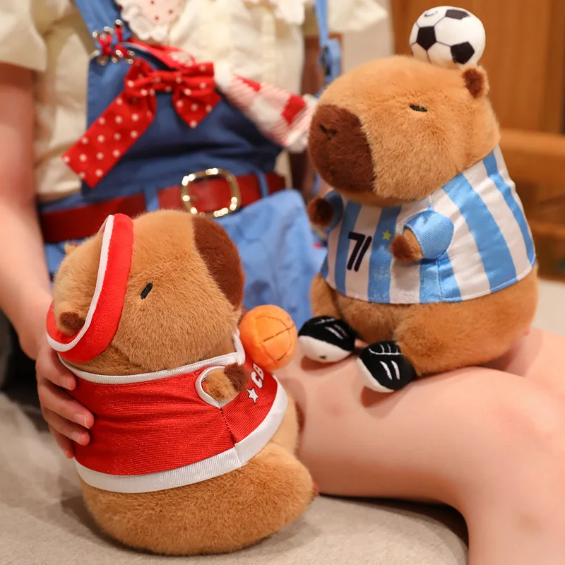 Nuevo 22cm Kawaii Capybara fútbol baloncesto ropa deportiva animales de peluche almohada Linda simulación Adorable regalo de Navidad y Halloween