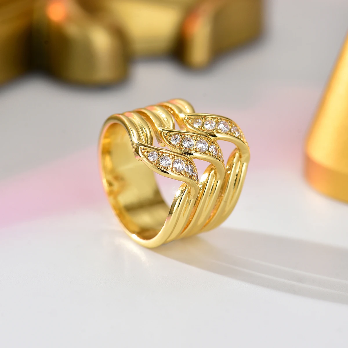 Multi-Layer Leaf Shaped CZ Ring Textured Metal Paved Zircon Wide Band Ring Dainty Fashion Jewelry for Daily Wear