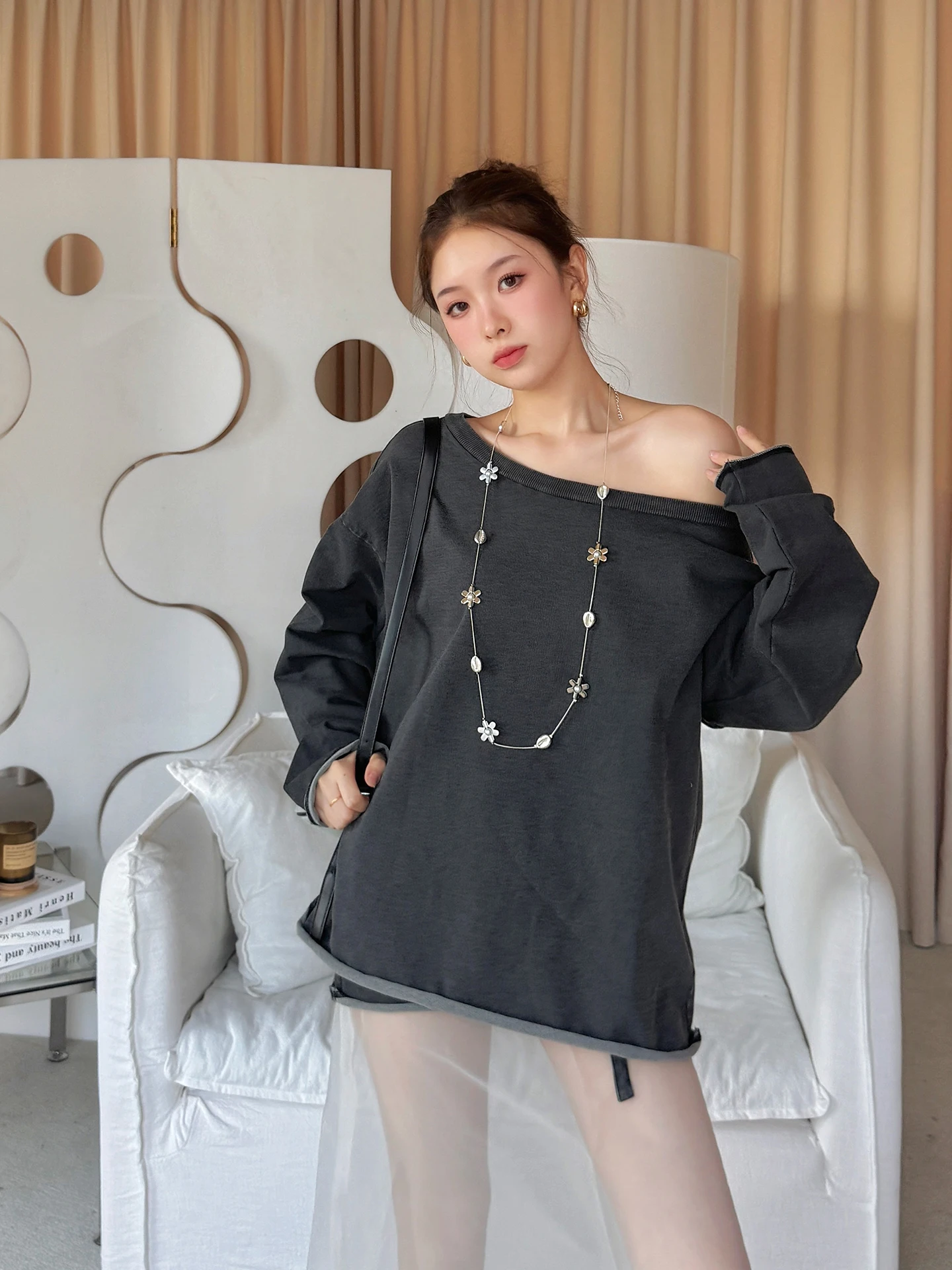 

Худи DEARSOCUTE с длинным рукавом и капюшоном, прямой крой, хлопок/полиэстер, коллекция Early Autumn Slope Shoulder, ручная вышивка, магазин Straight Tube