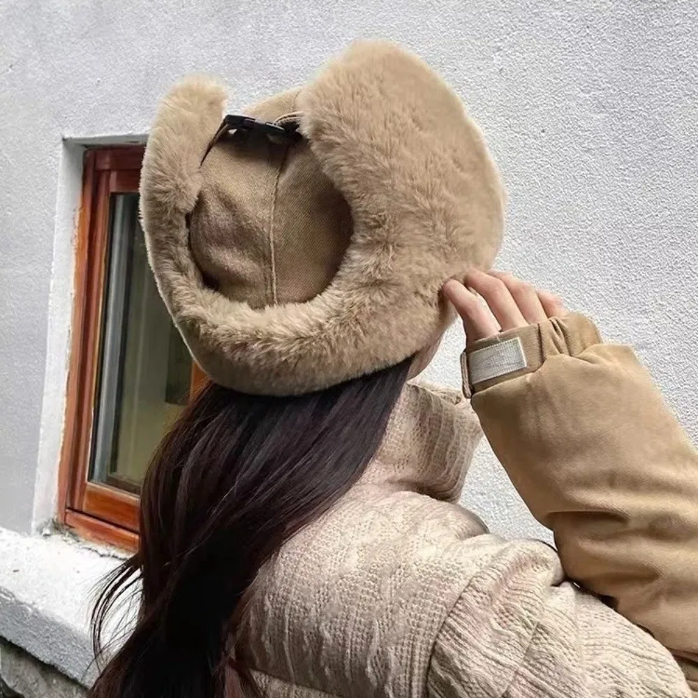 قبعة منفوخة سميكة أنيقة مع غطاء للأذن من الفرو الصناعي لحماية الأذن قبعات تحافظ على الدفء قبعة شتوية مقاومة للماء للسيدات #5