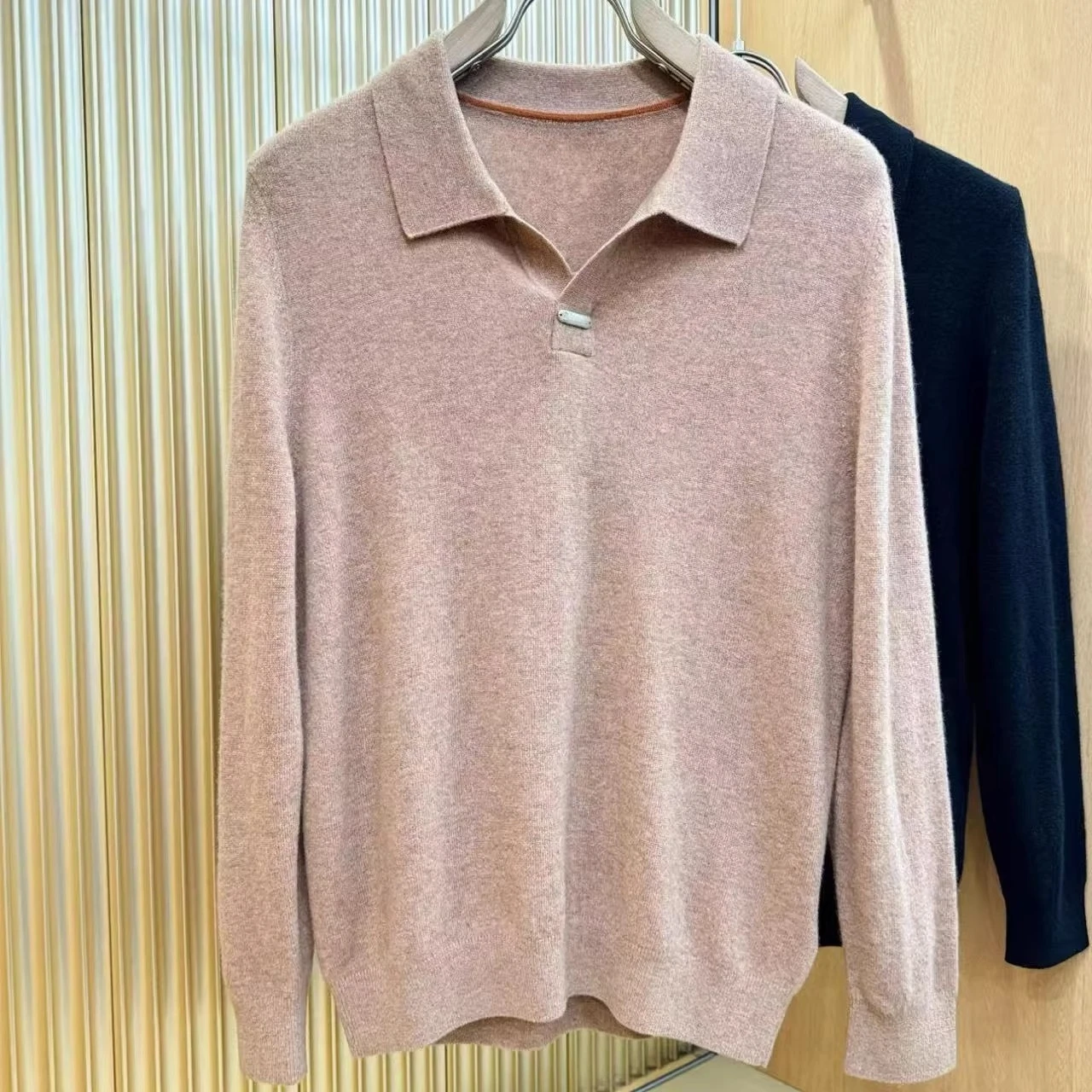 

Итальянский шерстяной свитер в стиле old money с отложным воротником, повседневный стиль.