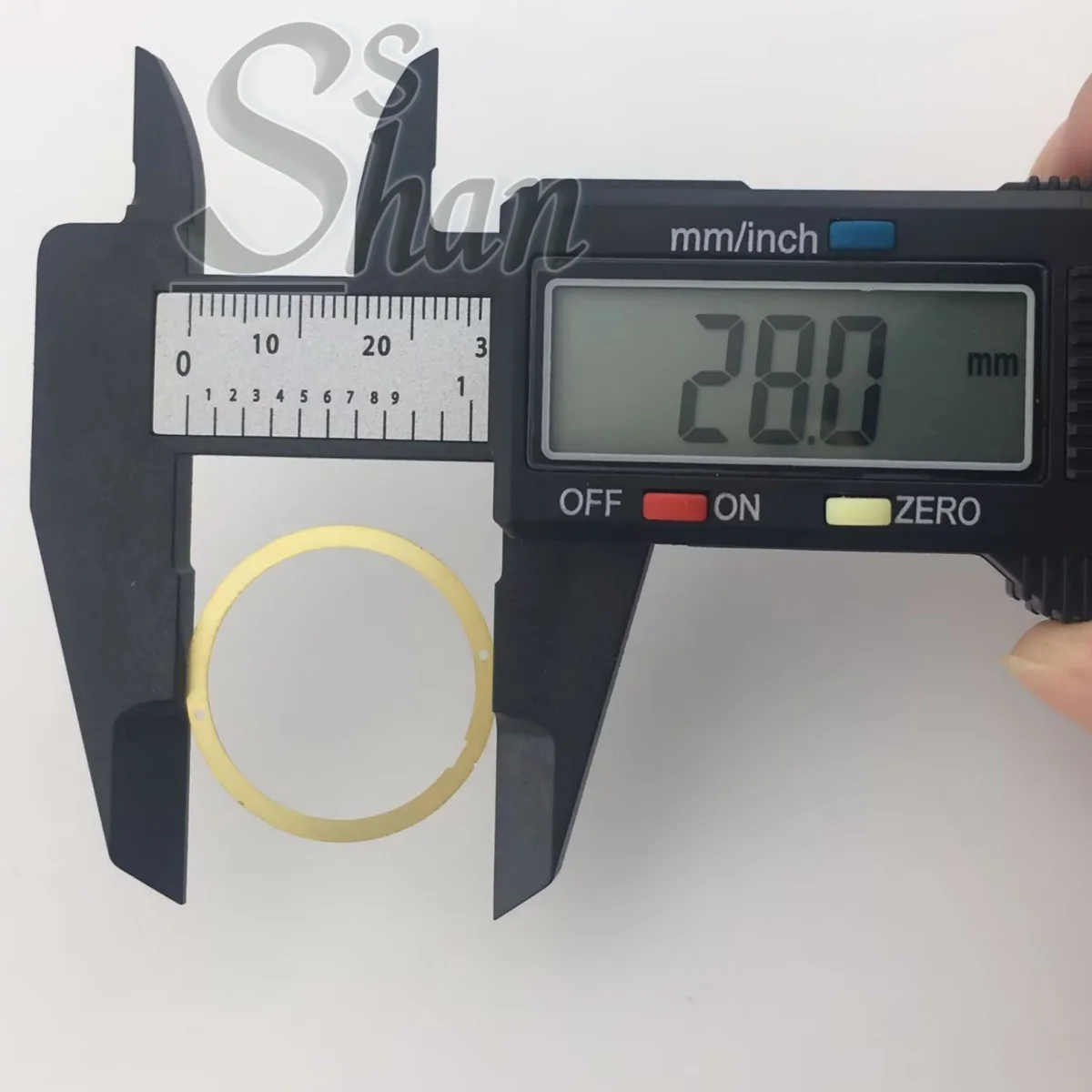 Thickened 28mm copper dial gasket is suitable for NH35 NH36 NH37 NH38 NH39 movements and can be lifted to align with the handle