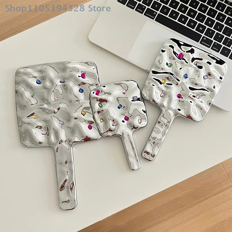 [MP] مرآة مربعة الشكل سائلة صغيرة محمولة باليد لسطح المكتب مرآة ماكياج التجميل للسفر مرآة تجميل معدنية محمولة لحقيبة اليد