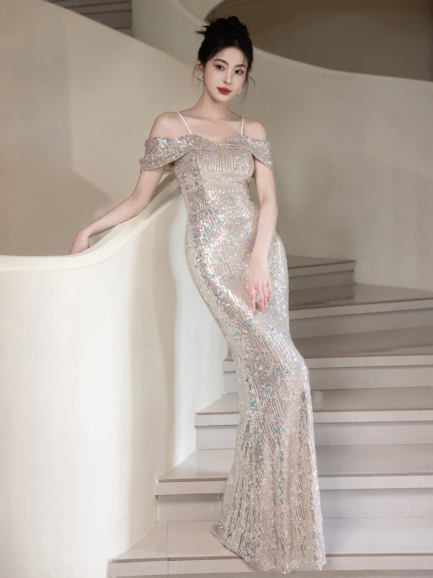 

Stunning Strapl Evening Gown Women's New 2025 High-End Luxury Tailored Fi Tail Skirt Host Dr Korean Sle Sequin M...