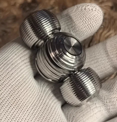 

Spinx 3Q Two Page Open Armor Gyroscope Titanium Alloy Blade Pattern EDC Decompression Toy