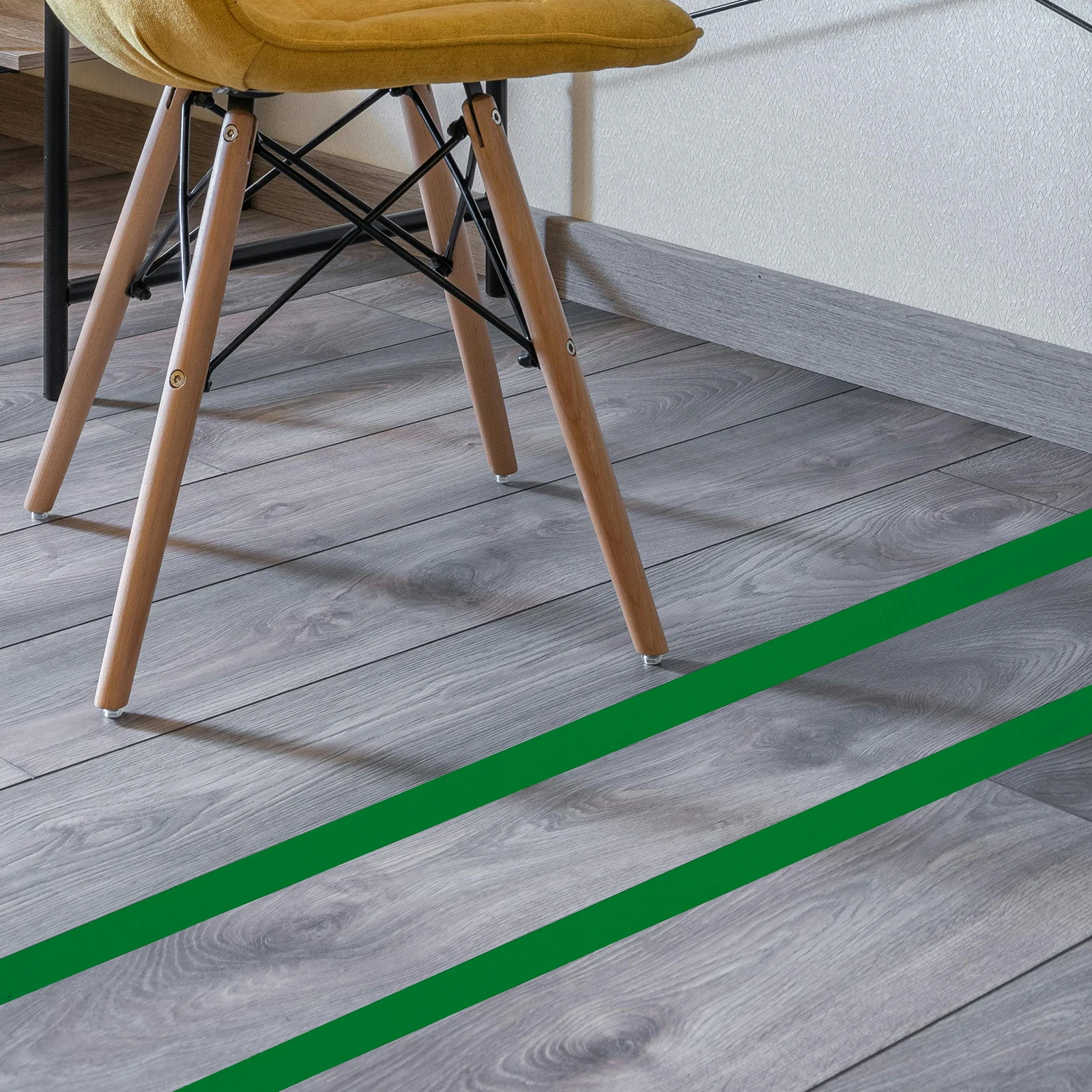 

Green Cloth Duct Tape 4cmx20m Heavy Duty Adhesive Waterproof Carpet Tape Strong Sticky Fabric Ideal for Securing Versatile Use