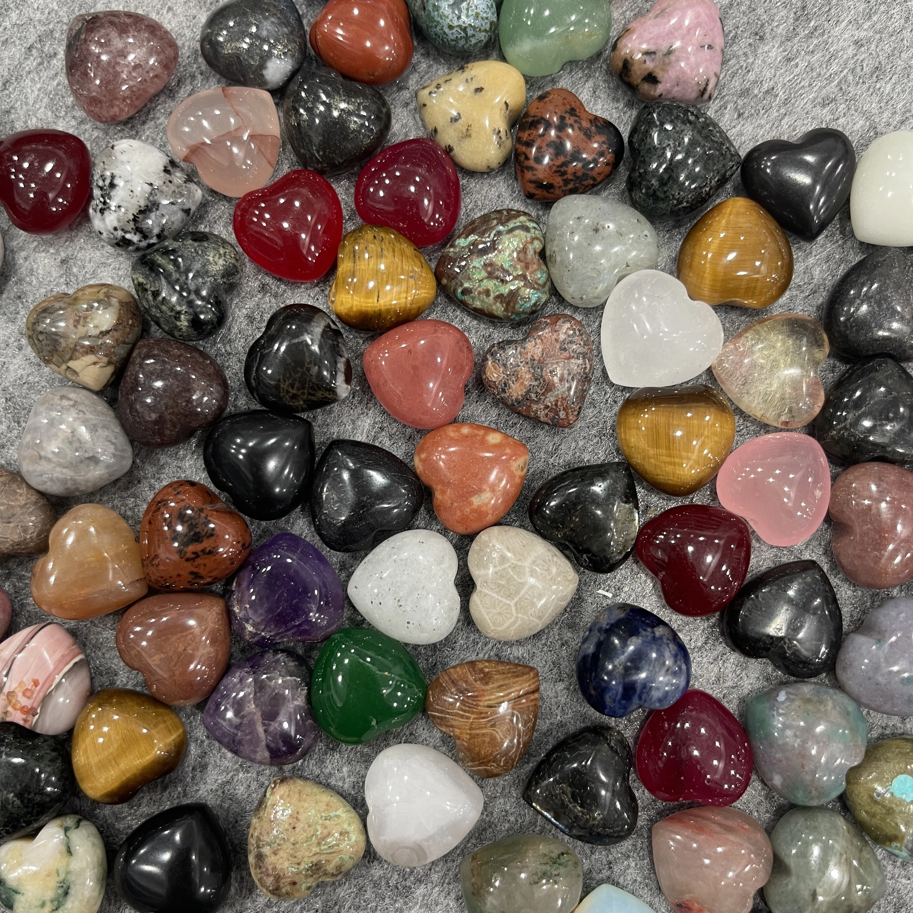 10pcs Natural Crystal Heart Stones Home Decor Love Hearts Shaped Chakra Gemstones Tiny Pocket Thumb Balancing Meditation Gifts