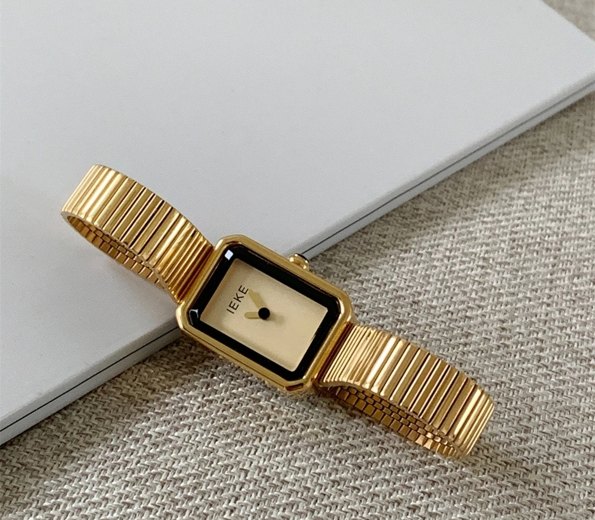 

Retro small fragrant style no second design steel belt watch women's niche medium and ancient style