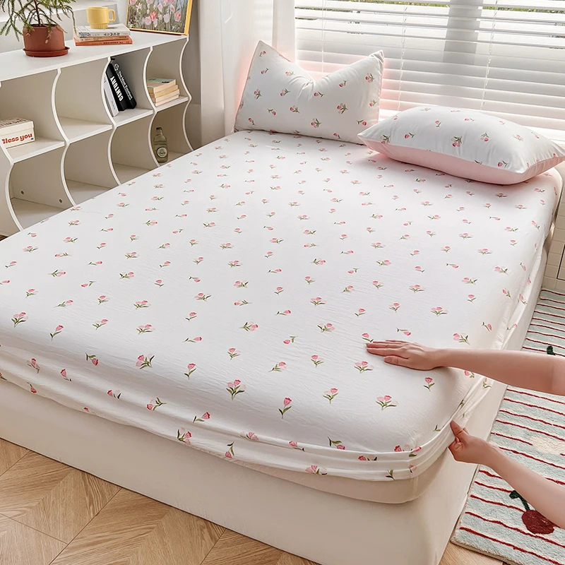 A 3-piece printed bed cover and pillowcase set, including 1 bed cover +2 pillowcases (without cores), soft and breathable