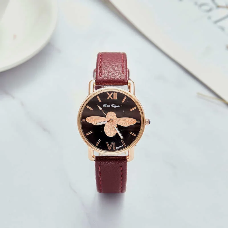 

2024 New Luxury Little Bee Watch Female Light Small Vertical Women's Fashion Simple Quartz Watch Simple Watch for Women