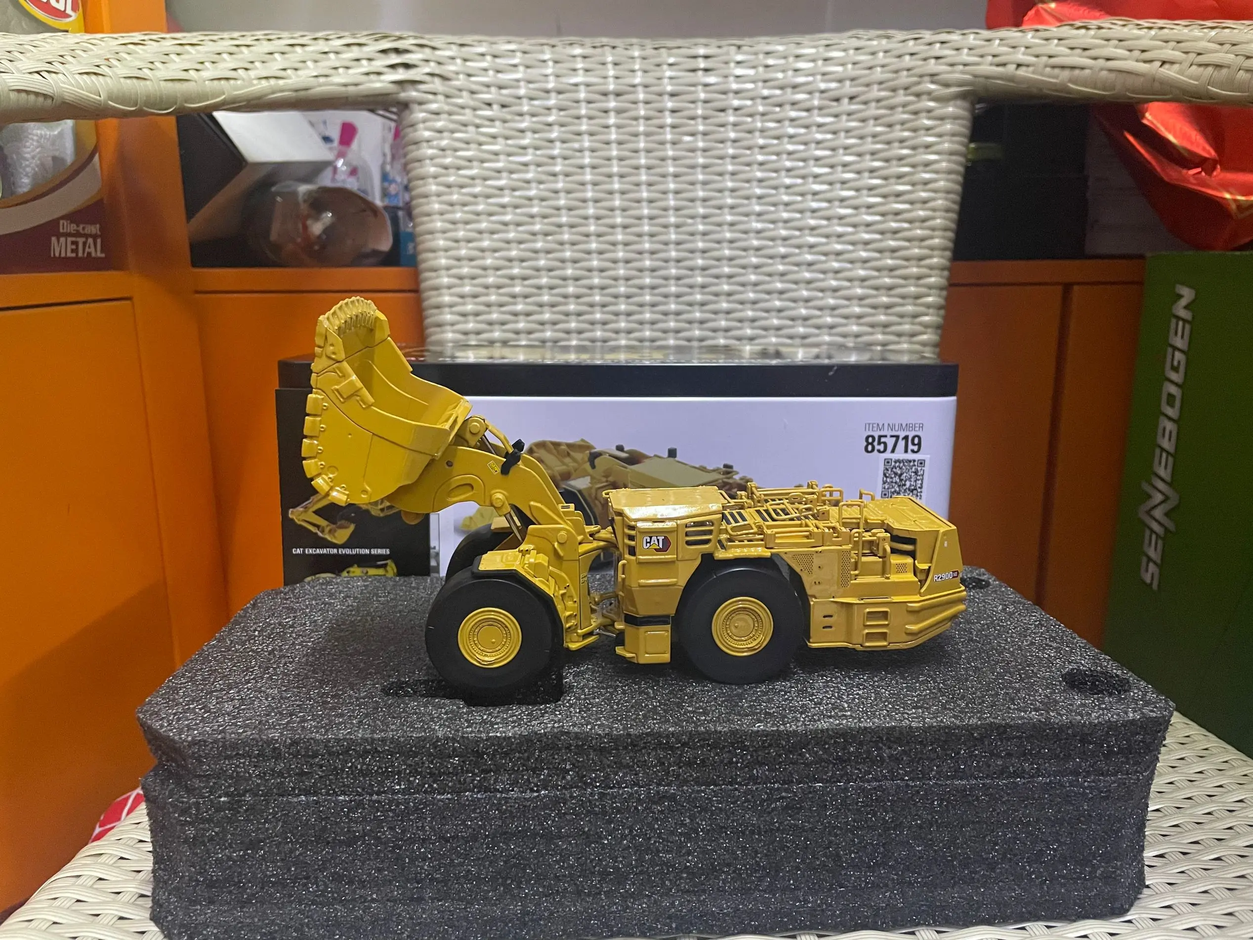 DM R2900 XE Underground Mining Loader 1/50 Scale DieCast Masters 85719 Gift Collection Toy Model New in Box