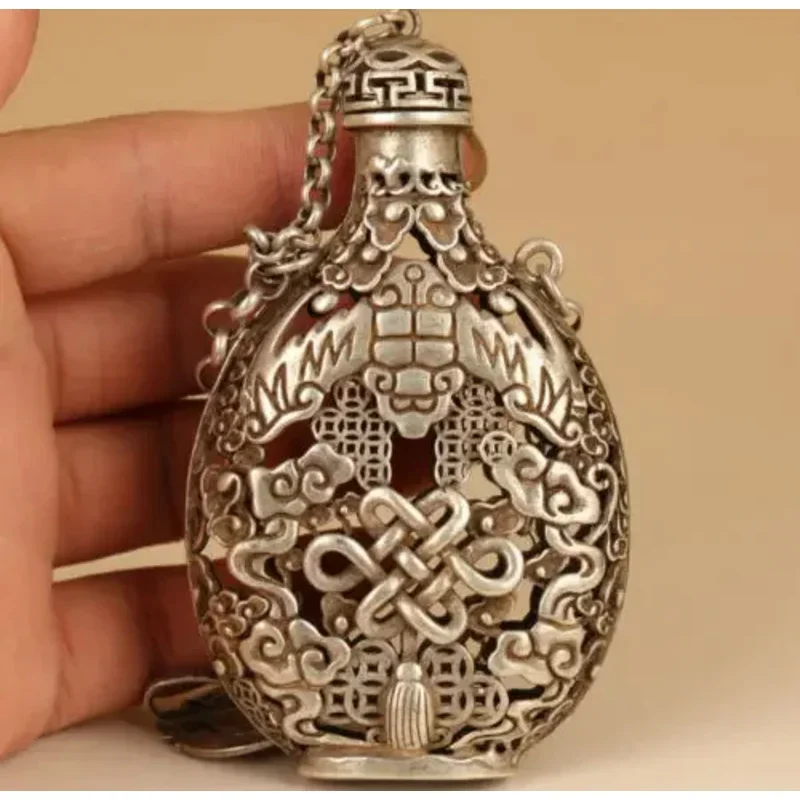 

Chinese Old antique Tibet silver Carved Chinese knot Statue Sachet snuff bottle