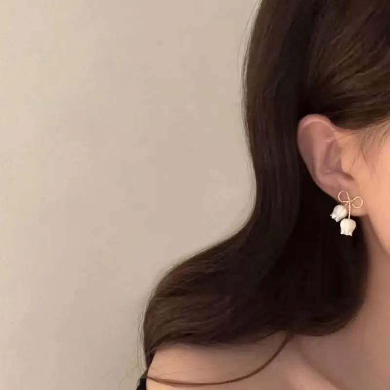 Alloy Floral Knot Drop Earrings White Gold Hollow Tulip Bud Dangle Earrings for Graduation Gift for Students Girls