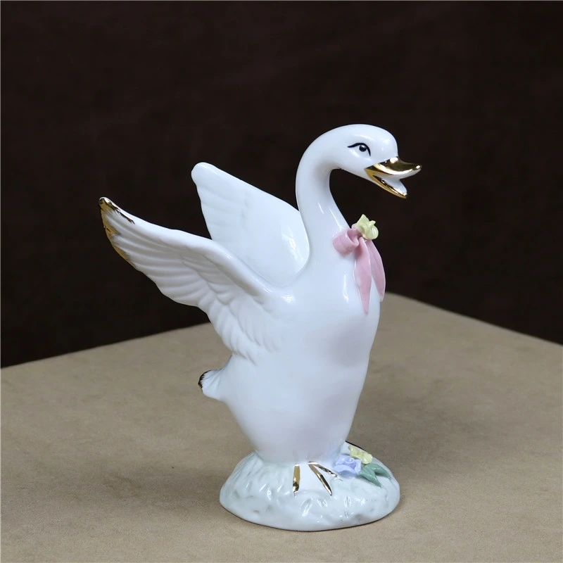 Porcelain Swan Soprano Figurine Ceramic Dressed Sculpture Room Animal Decor Art and Craft Ornament Accessories Furnishing