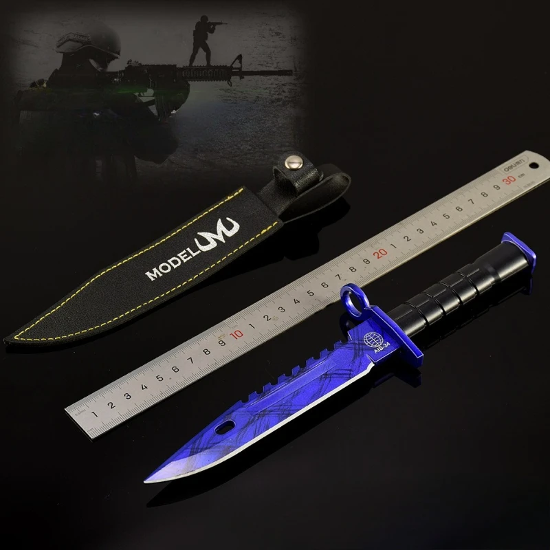 26 cm/7.87 pollici Periferiche di gioco Modelli di armi M9 Doppler Custodia in pelle blu Coltello da allenamento Mestiere in metallo Ornamento da tavolo Ragazzo Regalo giocattolo