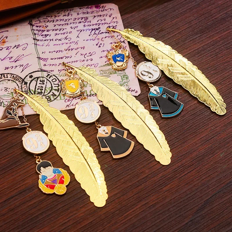 Закладка Гарри Поттера, периферийные устройства из фильма, Гриффиндор, Равенкло, значок, подвески, настольные украшения, обучающие канцелярские принадлежности, игрушки, подарки Закладка Гарри Поттера, периферийные устройства из фильма, Гриффиндор, Равенкло, значок, подвески, настольные украшения, обучающие канцелярские принадлежности, игрушки, подарки