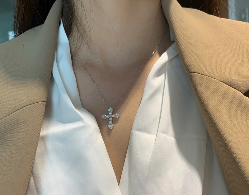 LUOWEND 100% 18K White Gold Necklace Fashion Cross Pendant Real Natural Diamond Necklace for Women High Anniversary Gift
