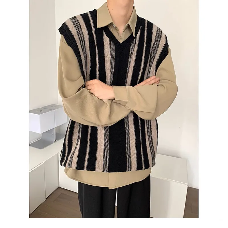 Winter Sweater Vest Men Warm Fashion Retro Striped Knitted Pullover Men Korean Loose Sleeveless Sweater Mens Jumper Clothes