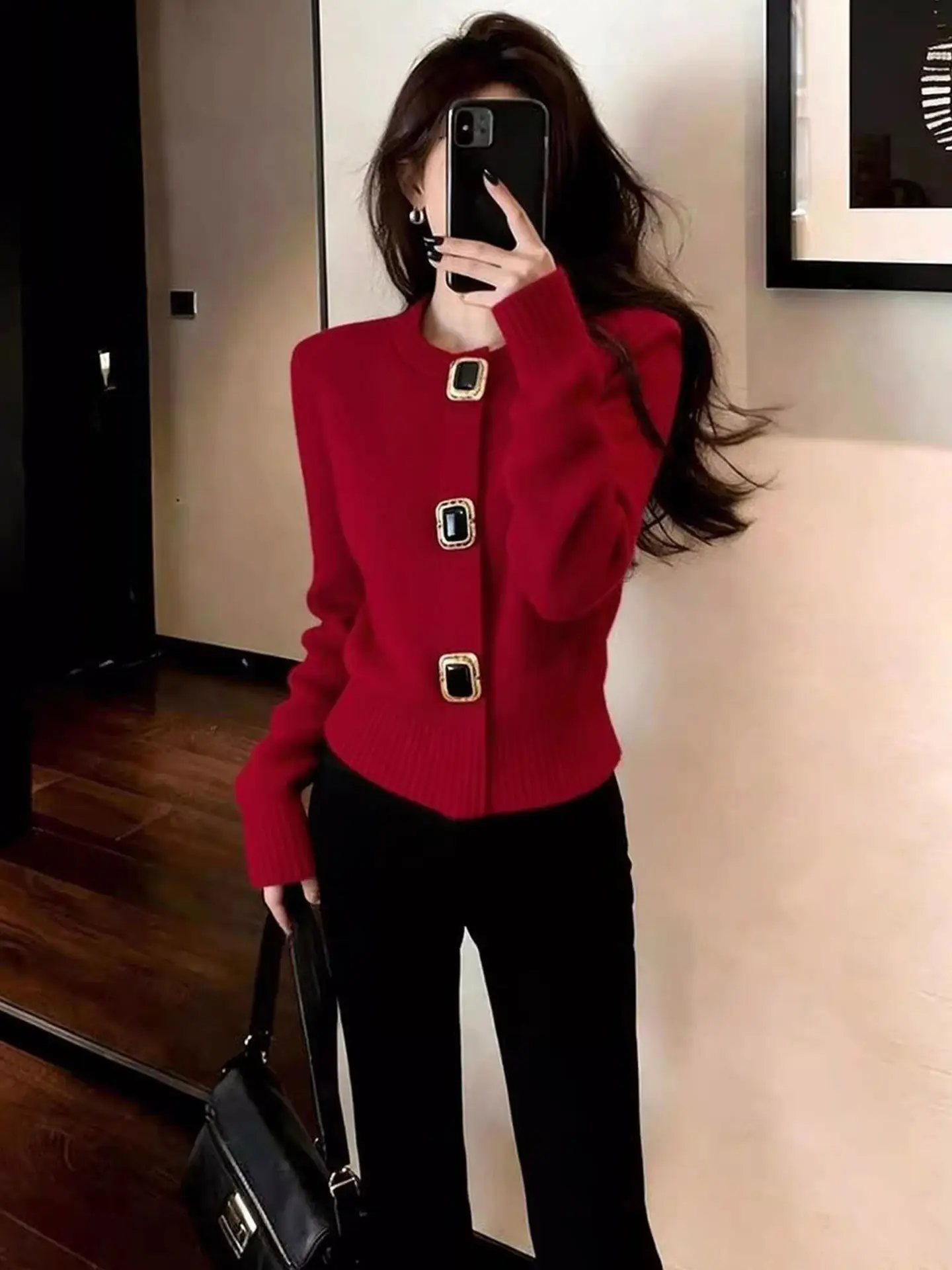 

Корейский вязаный красный кардиган-топ Sli ort для ношения под одеждой, весна 2026: модный тренд, уникальный, красивый, с ощущением высокого класса