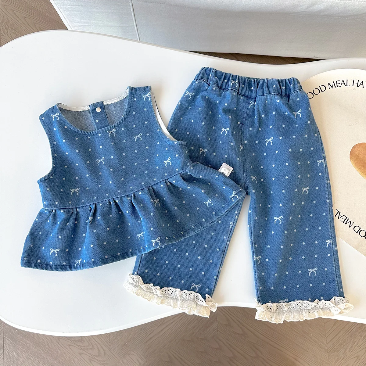 

2025 Autumn New Girls Sleeveless Denim Set Baby Girl Cute Bow Dot Print Vest + Lace Trousers 2pcs Suit Fashion Children Outfits